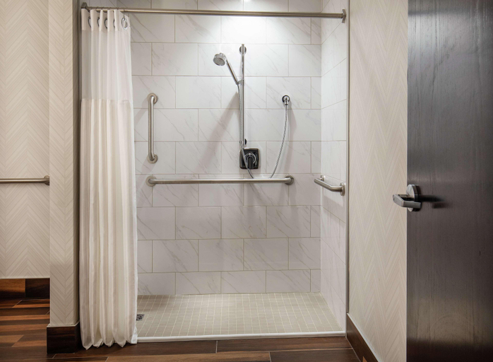 Bathroom 4, DoubleTree by Hilton Youngstown Downtown, Mahoning