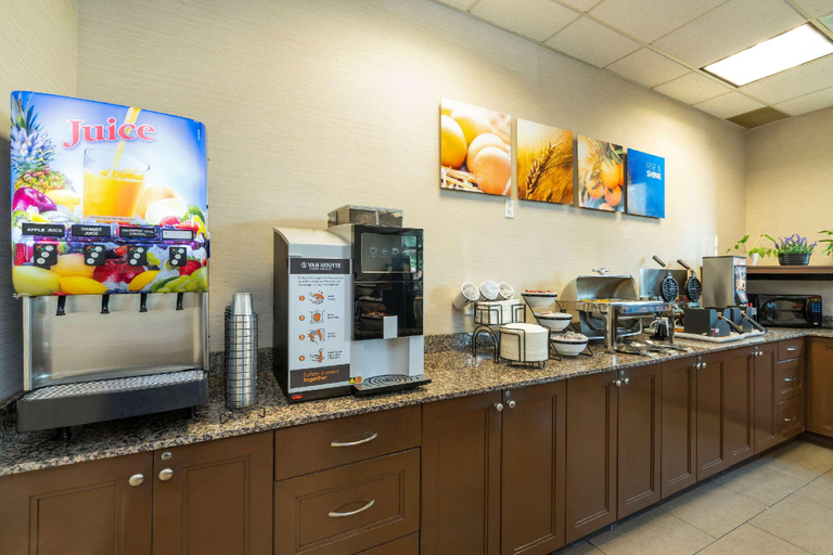 Food & Drinks 5, Comfort Inn & Suites Surrey, Greater Vancouver
