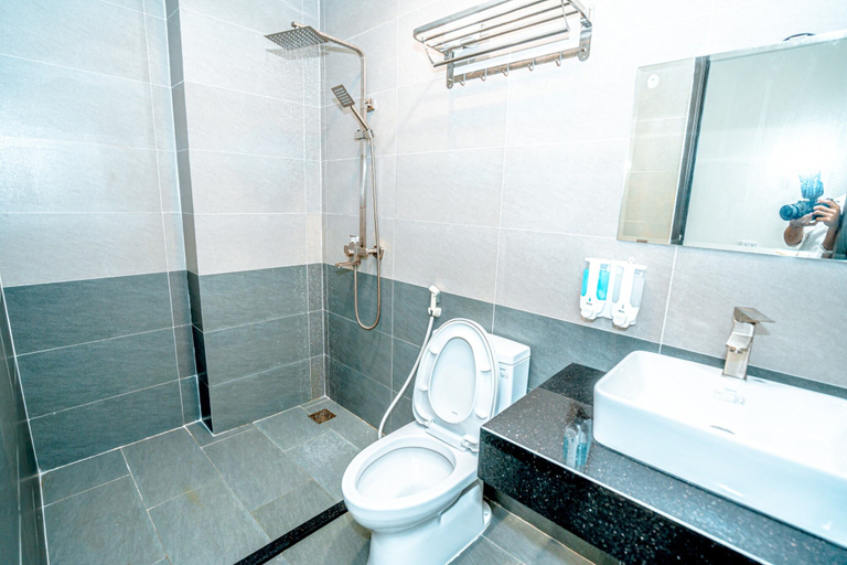 Bathroom 4, QUANG VINH HOTEL, Sầm Sơn