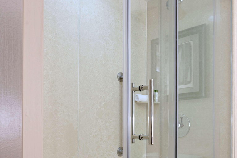 Bathroom 5, Doubletree By Hilton Boston North Shore, Essex