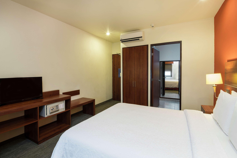 Bedroom 3, Hampton Inn by Hilton San Juan del Rio, San Juan del Río