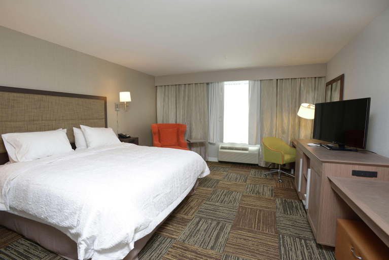 Bedroom 3, Hampton Inn & Suites Cincinnati / Kenwood, Hamilton