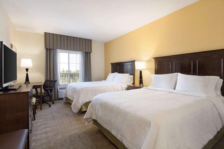 Bedroom 3, Hampton Inn & Suites San Bernardino, San Bernardino