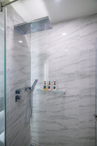 Bathroom 5, Oceana Full Seaview Private Pool Luxury Apartment, Pulau Phuket