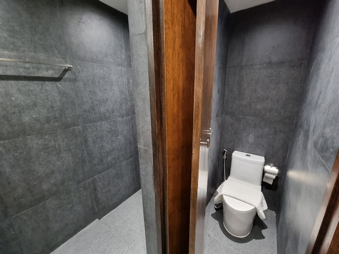 Bathroom 14