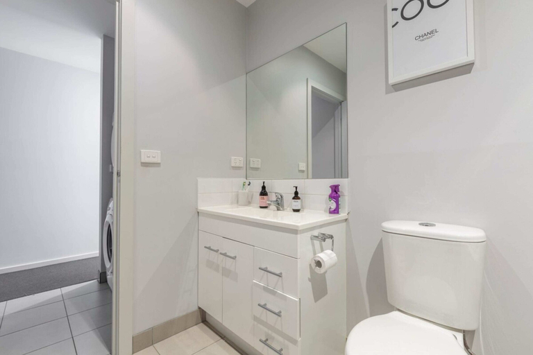 Bathroom 4, Spacious Slick Inner West Pad w/ Private Patio, Melbourne