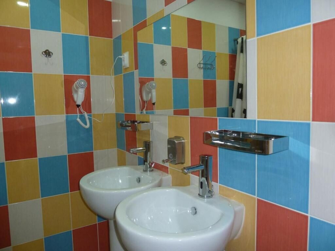 Bathroom 4, Hostel Red Cat, Sochi gorsovet