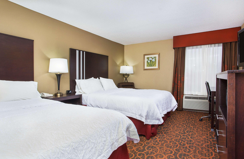 Bedroom 3, Hampton Inn Dry Ridge, Grant