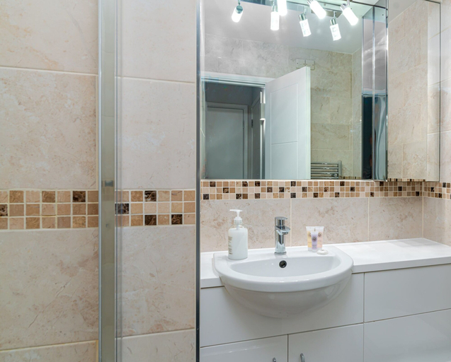 Bathroom 4, GuestReady - Cosy Wimbledon Studio Flat, London