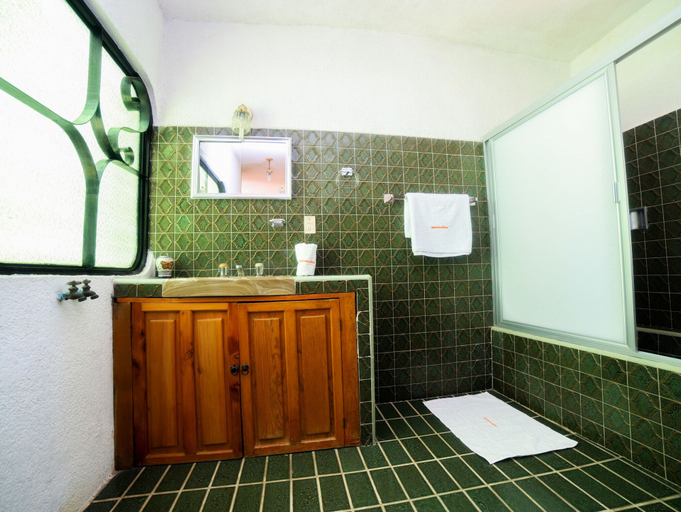 Bathroom 3, Casa de las Cruces Taxco, Tetipac