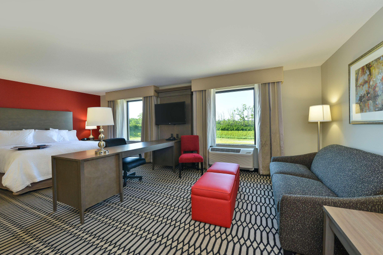 Bedroom 4, Hampton Inn Middletown, Warren