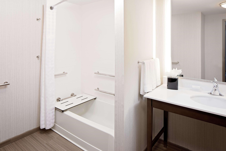 Bedroom 4, Homewood Suites by Hilton Ronkonkoma, Suffolk