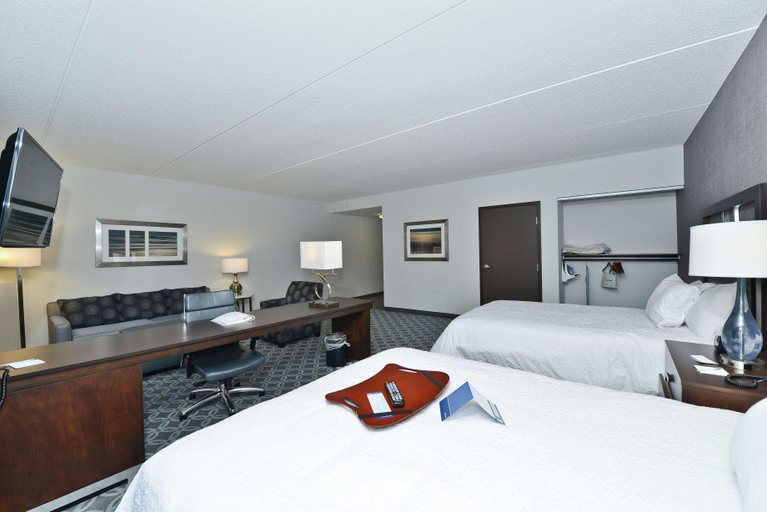 Bedroom 3, Hampton Inn & Suites Greensboro/Coliseum Area, Guilford