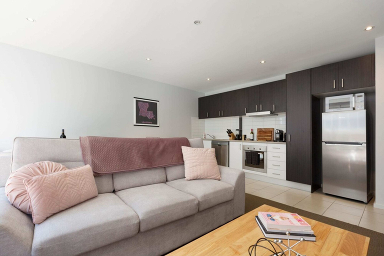 Others 5, Spacious Slick Inner West Pad w/ Private Patio, Melbourne