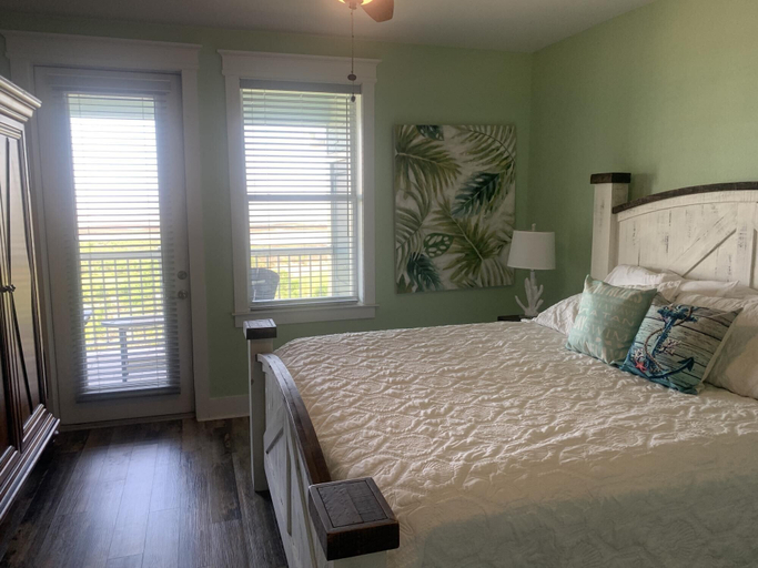 Bedroom 3, Stunning Sunsets Steps From Pool Lazy River Ocean Bay Views, Galveston