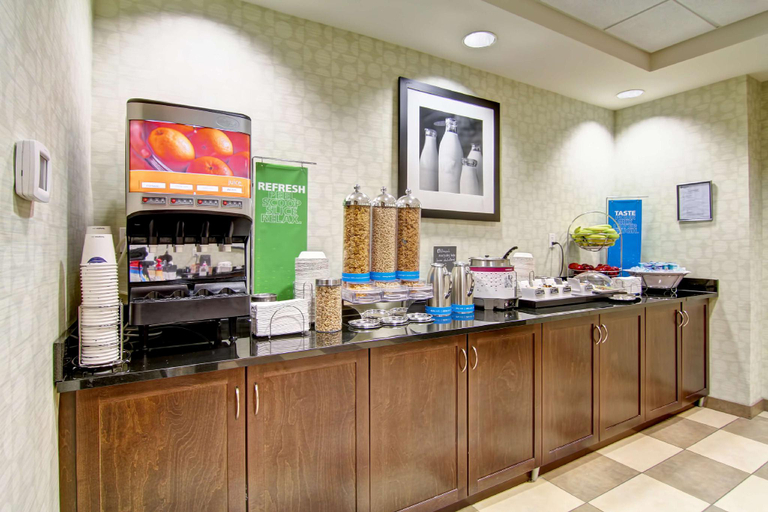 Food & Drinks 4, Hampton Inn & Suites by Hilton Red Deer, Division No. 8