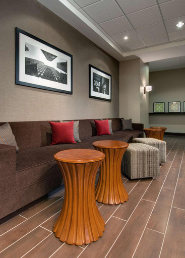 Public Area 3, Hampton Inn & Suites Milwaukee Downtown, Milwaukee