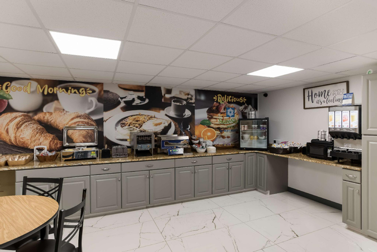 Food & Drinks 5, SureStay Hotel by Best Western Presque Isle, Aroostook