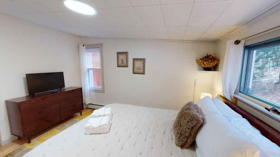 Bedroom 2, Winter Lore, Rutland