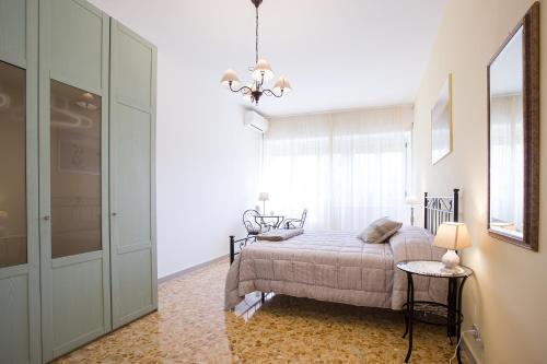 4, Bed and Breakfast Beyond the Sea, Rome