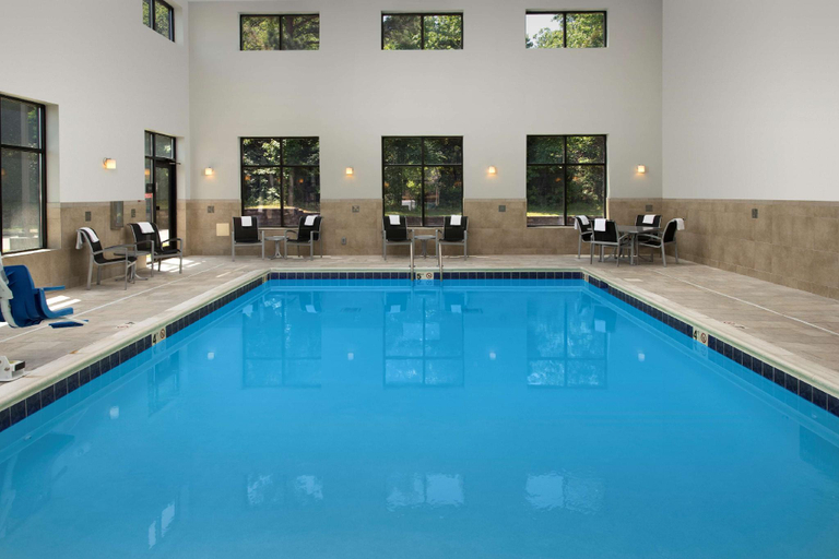 Sport & Beauty 5, Hampton Inn & Suites Tupelo/Barnes Crossing, Lee