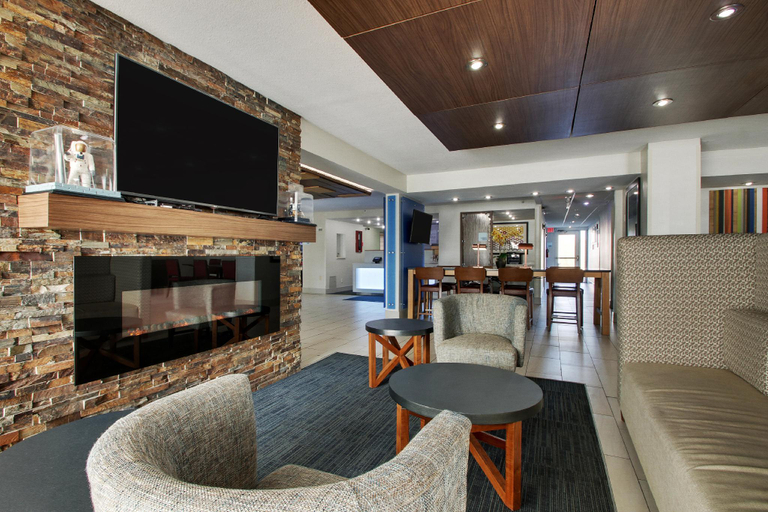 Public Area 3, Holiday Inn Express & Suites WAPAKONETA by IHG, Auglaize