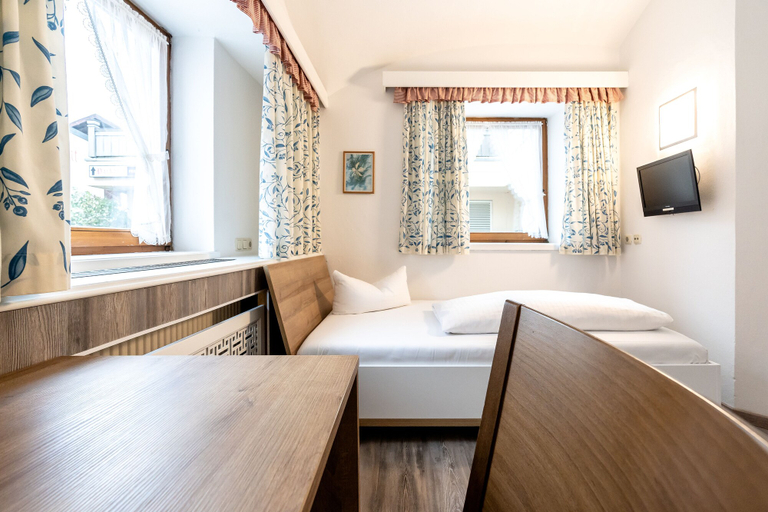 Bedroom 2, Hotel Hölzer Bräu by Lehmann Hotels, Ebersberg