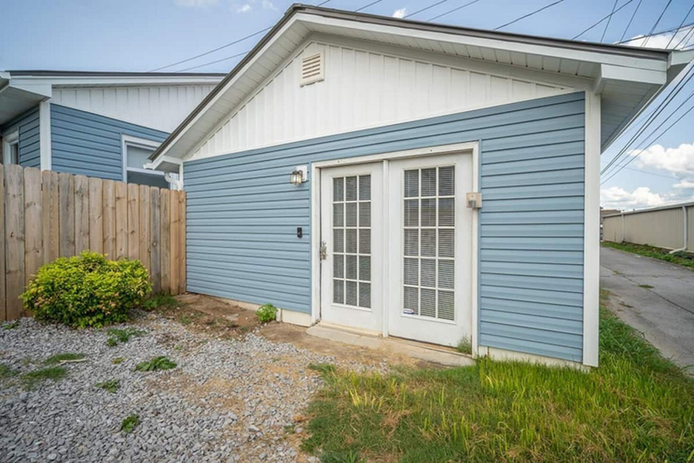 Exterior & Views 2, Tiny Home Downtown Lenoir City, Loudon