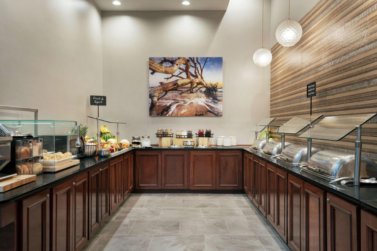 Food & Drinks 5, Embassy Suites by Hilton Brunswick, Glynn