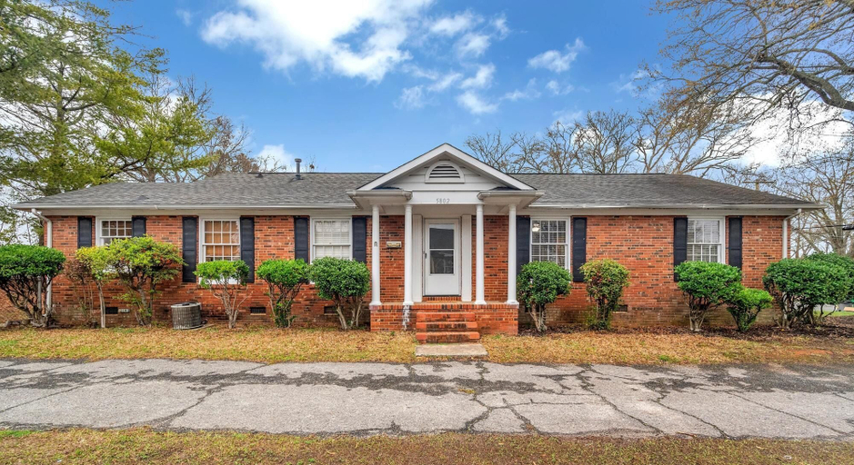 Exterior & Views, Modern 2BR Duplex- Minutes From Uptown Charlotte, Mecklenburg