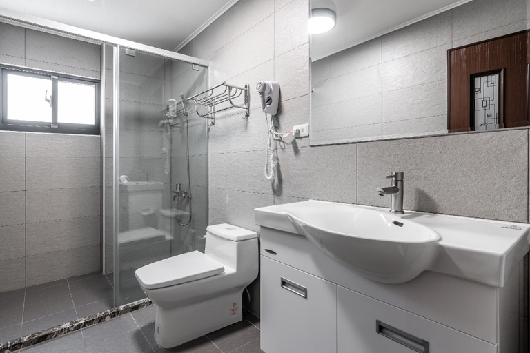 Bathroom 4, KING WIN Hostel, Penghu