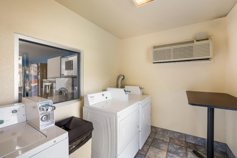 Bathroom 4, Knights Inn - Sierra Vista, AZ, Cochise