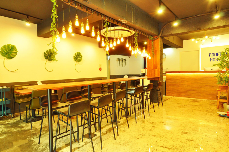 Public Area 2, OYO Rooftop Hostel, Jung