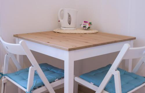 2, Bed and Breakfast Beyond the Sea, Rome