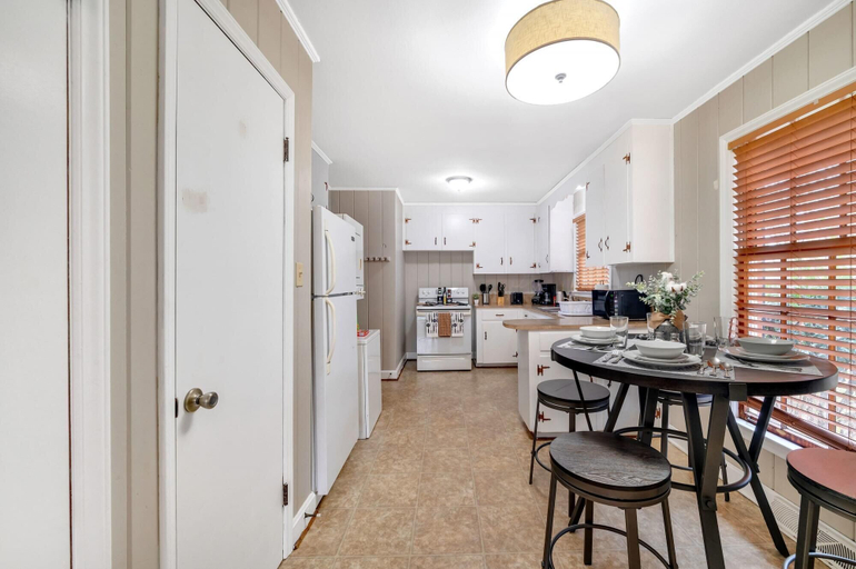 Others 1, Modern 2BR Duplex- Minutes From Uptown Charlotte, Mecklenburg