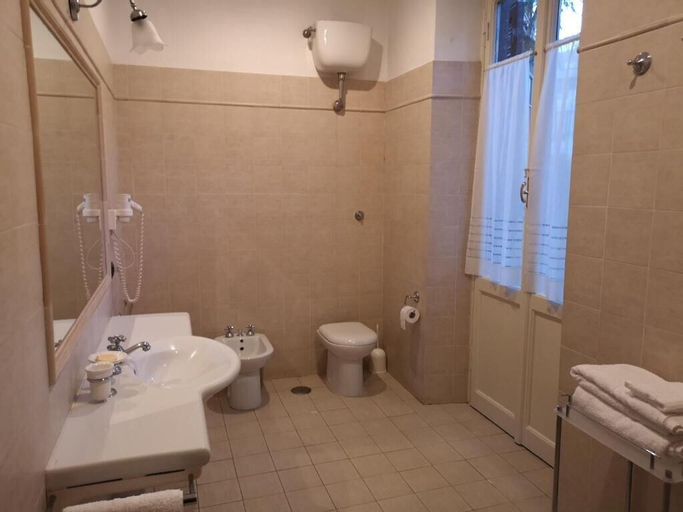 Bedroom 4, Comfort Rooms Villa Gaia Tor Vergata, Rome