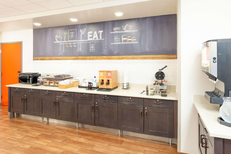 Food & Drinks 5, Hampton Inn Niles/Warren, Trumbull