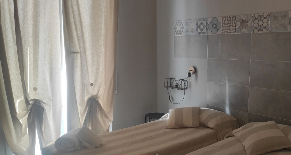 Bedroom 2, Piccolo Hotel, Genova