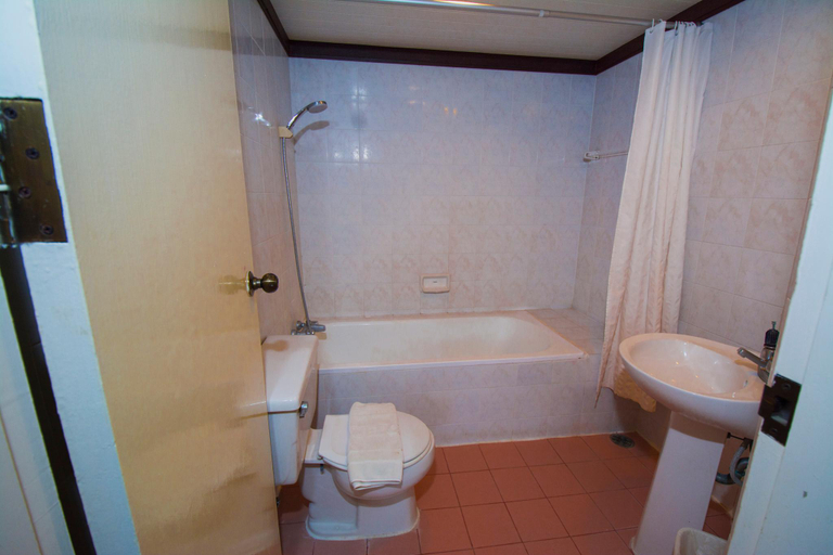 Bathroom, Samerdrow Khaoyai, Pak Chong
