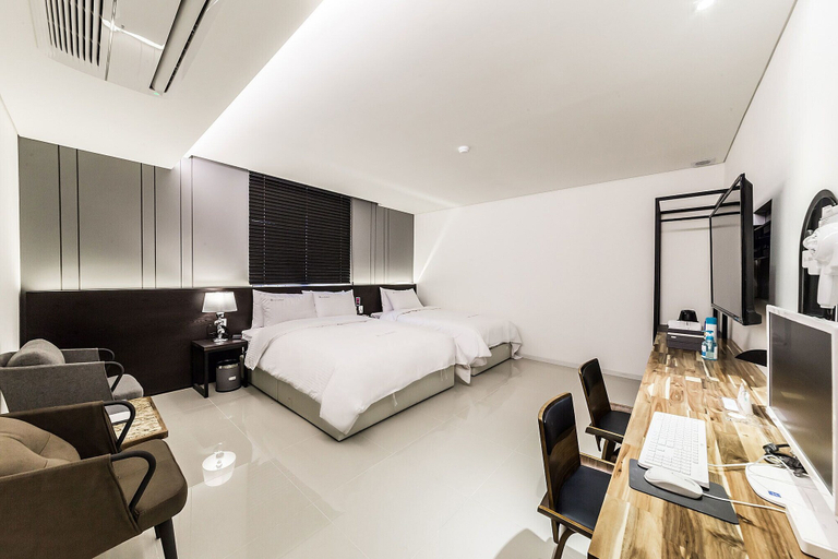 Bedroom 4, Suwon Guundong Hotel And, Suwon