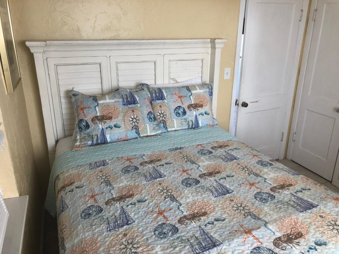 Bedroom 3, Misty Isles Redington Beachfront Suite 1, Pinellas