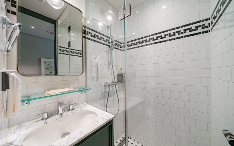 Bathroom 26