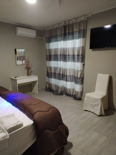 Bedroom 4, hotel pie d'or, Napoli
