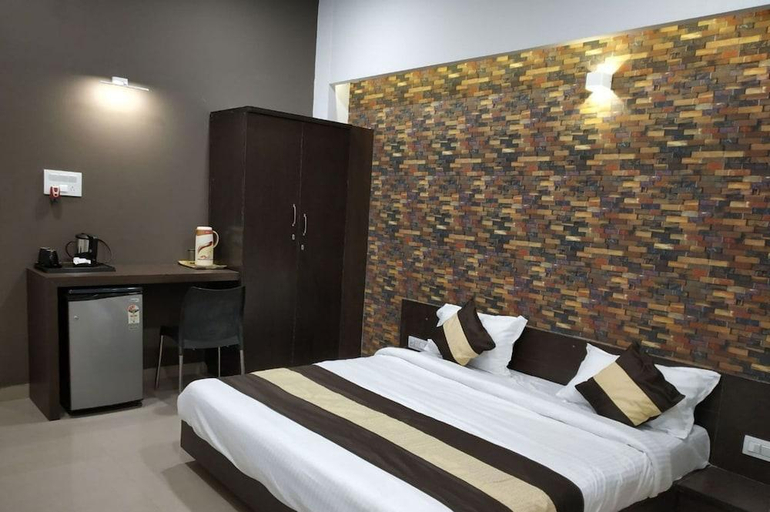Others 5, Abhinav Hotel, Dewas