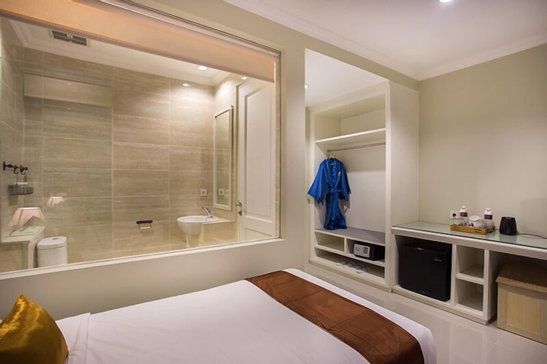 Bathroom 12