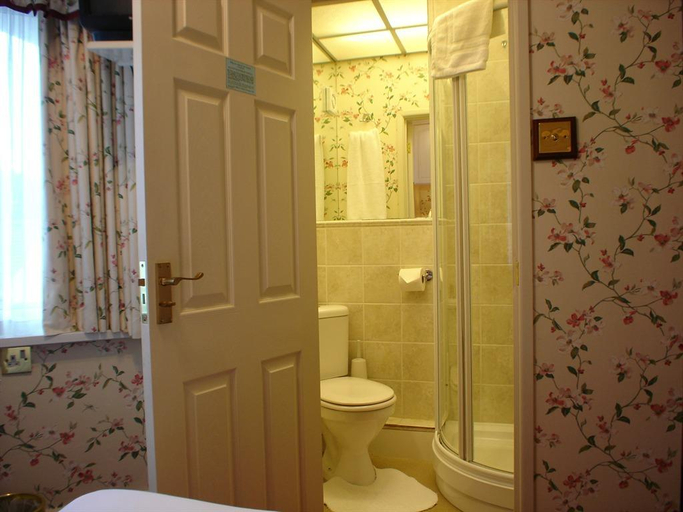 Bathroom 4, Cransley B&B, Bournemouth