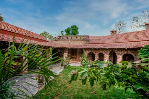 Simbliss Farm - A Luxury Farmhouse with Private Pool Near Gurgoan and Delhi, Mewat