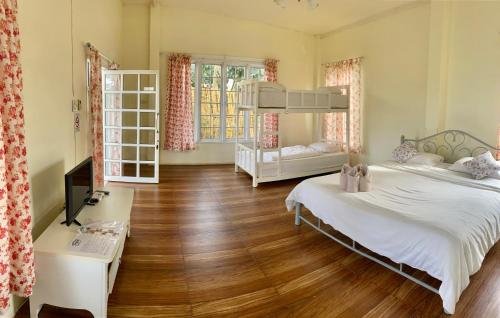 Homestay Tanong, Pua