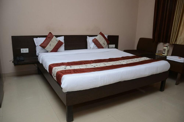 Others 3, Abhinav Hotel, Dewas