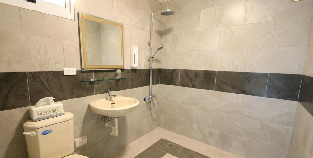 Bathroom 3, Yue Ya Wan Homestay, Pingtung